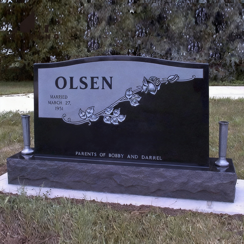 Lápide de mármore com padrão rosa em contraste preto e branco