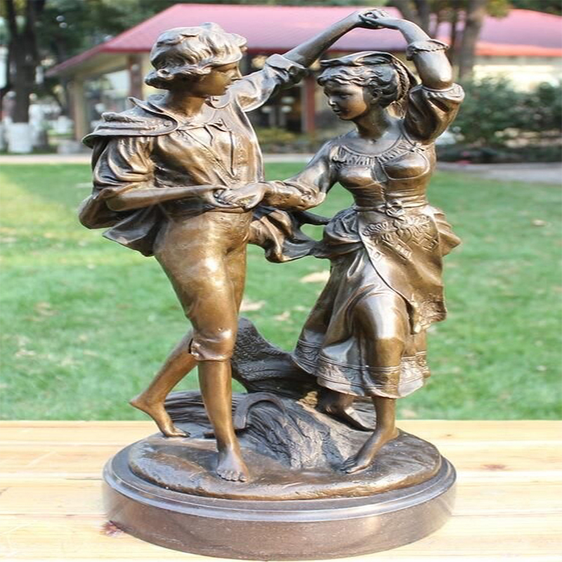 Escultura de casal dançante em bronze em tamanho real - figura de coração para decoração de parque