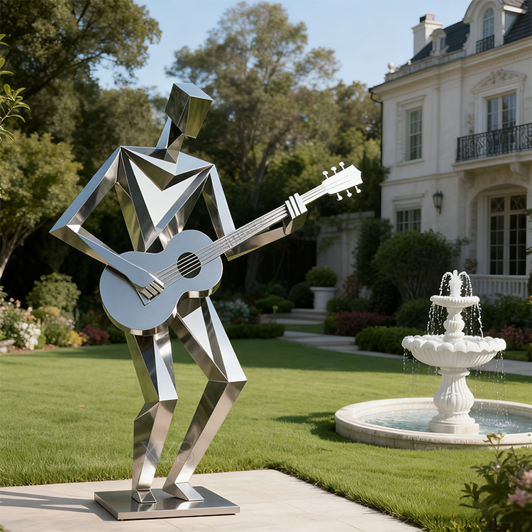Escultura geométrica facetada de guitarrista em aço inoxidável