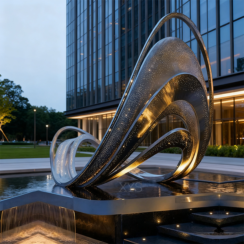 Escultura de água a céu aberto iluminada por ondas iluminadas por estrelas