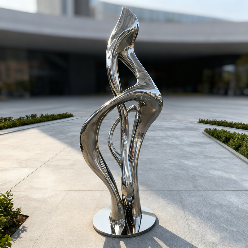 Escultura abstrata de espelho de chama em movimento