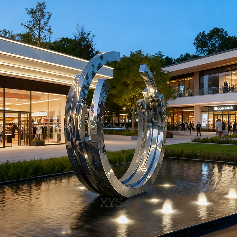 Escultura de recurso de água em espelho de anel de reflexos